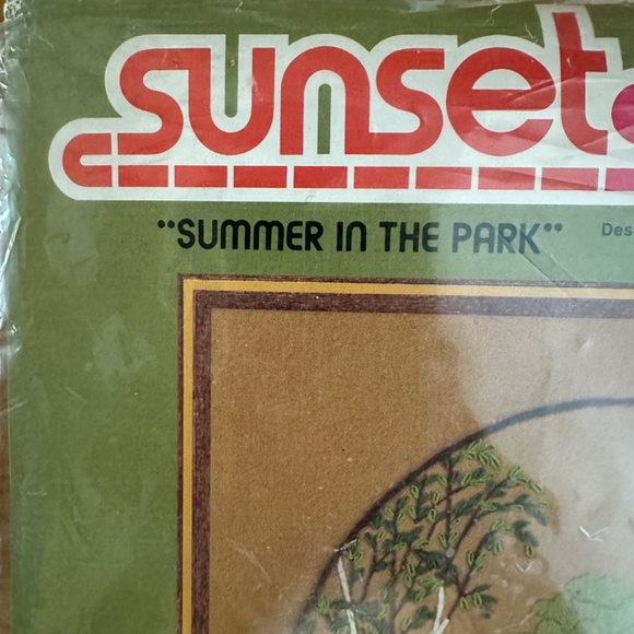 Vintage Sunset Stitchery Crewel Kit Summer In The Park 1979 - Picture 2 of 15